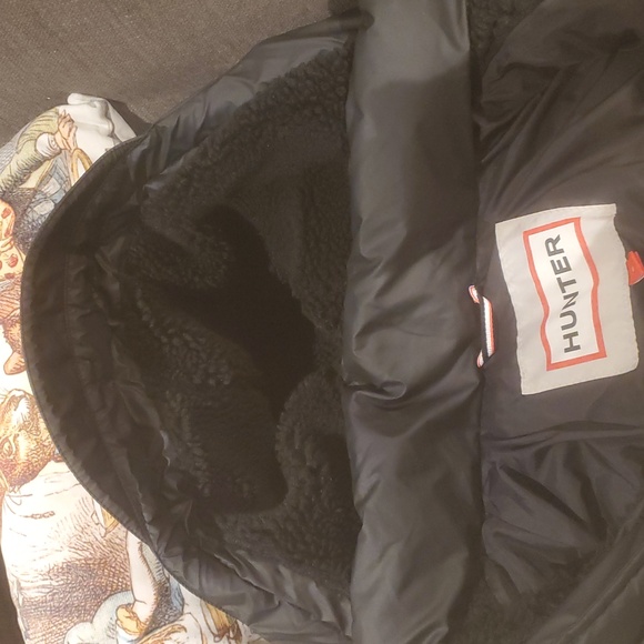 Hunter Women's Black Puffer Coat - Picture 12 of 12